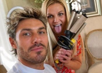 Britney Spears taps celebrity hairstylist for sleek new look - Music News