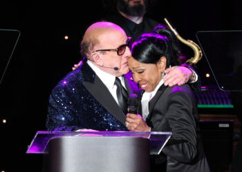 Carlos Santana, Patti Smith and Other Celebs Pay Tribute to Clive Davis