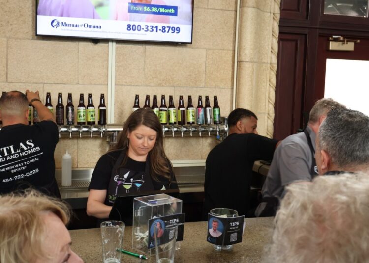 'Celebrity' bartenders prove fame unnecessary to fill tip jars [Opinion]