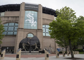 Chicago crushes the Royals so badly that we have a civic duty to turn this game off