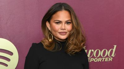 Chrissy Teigen Mourns Dads Death in Emotional Message
