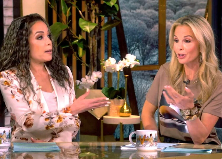 Elisabeth Hasselbeck and Sunny Hostin fight on 'The View'Credit: ABC