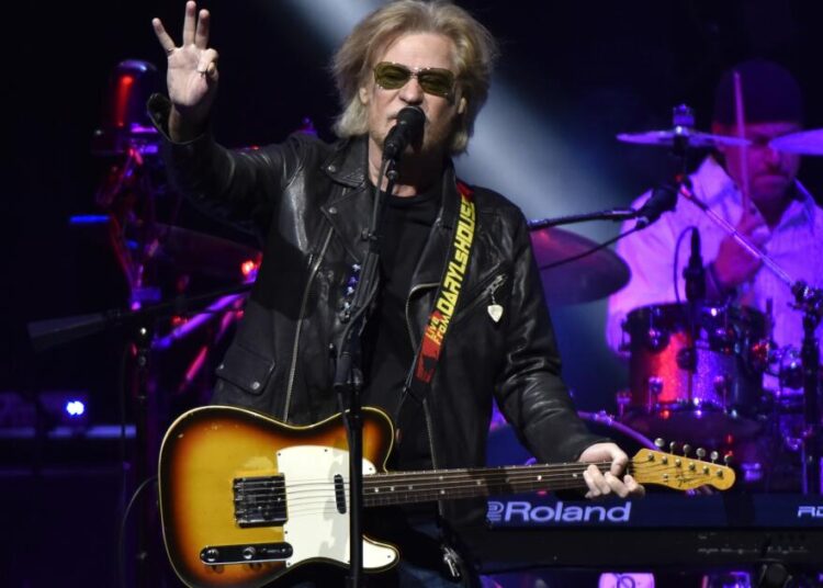 Daryl Hall shares health update after kidney transplant