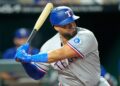 Díaz and Burger lead the Rangers to a 6-4 win over the Royals in 10 innings