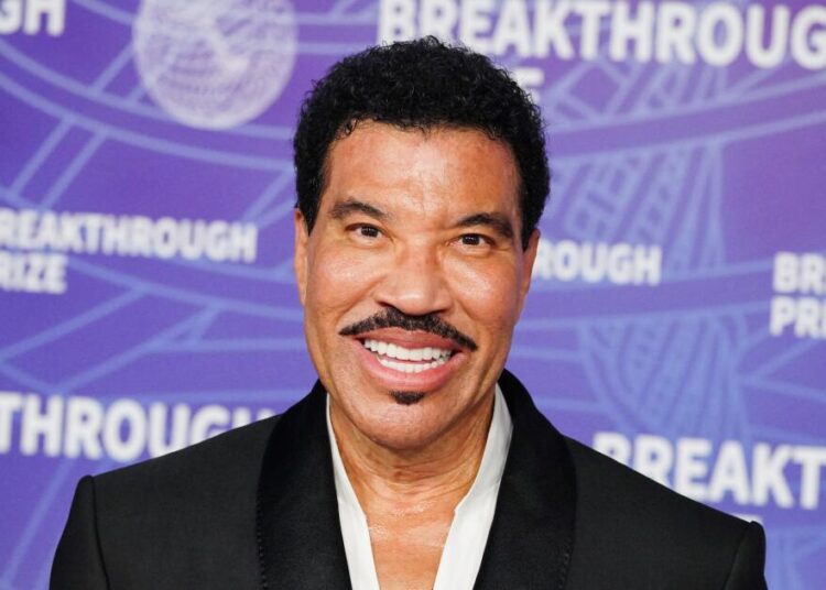'Dizzy' Lionel Richie, 77, abruptly ends first concert on new tour