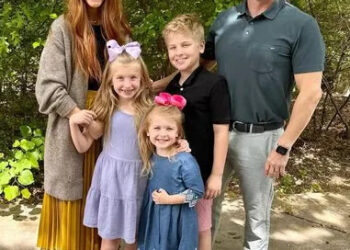 Jenn Todryk with her husband and their three kidsCredit: Jenn Todryk/Instagram