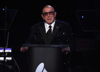 Fans react online as music stars gather to honor Clive Davis