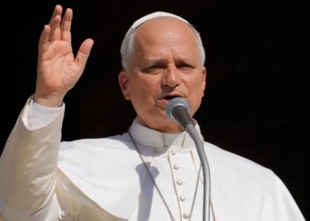 Former Chicago White Sox Catcher Gives World Series Ball To Pope
