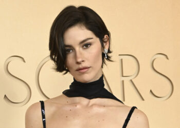 Gracie Abrams acknowledges 'nepo baby' status: 'I had a safety net'