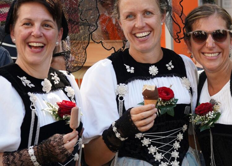 Heat forces yodelers at annual Swiss festival to sing in fountains | World