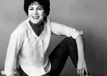 How a Near-Fatal Car Accident Led Patsy Cline to Her First No. 1 Hit