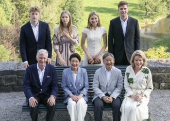 Japan's imperial couple dine with Belgian royals at castle