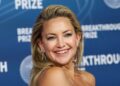 kate-hudson-rocks-bold-two-piece-in-new-photos-so-long-sweet-summer