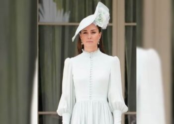 Kate Middleton Emerges As Royal Family’s 'Rockstar,’ But That’s A Huge Burden