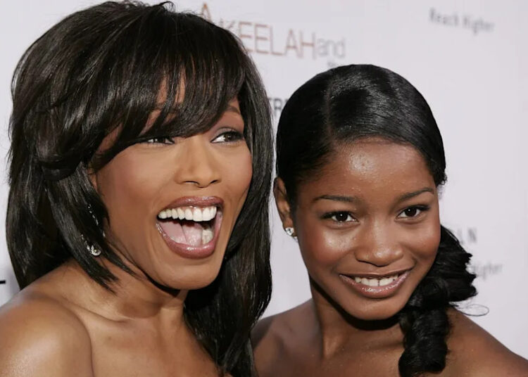 Keke Palmer Presents Angela Bassett with Excellence in Arts Award