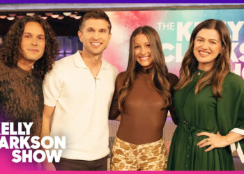 Kelly Clarkson Reunites With 'The Voice' Winners Girl Named Tom