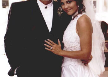 Wedding photo of Kenny and Wanda RogersCredit: Look Press Agency/Avalon via ZUMA Press