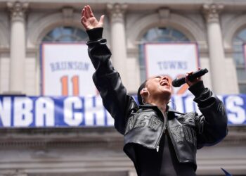 Knicks Parade Ends as Alicia Keys Sings 'Empire State of Mind'