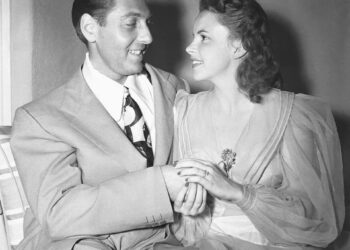 5/15/1941-: Judy Garland posing with fiance David Rose. The couple are shown here seated holding hands.