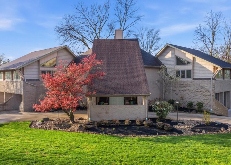 Mid-Century Modern Home for Easy Entertainment in Ft. Thomas