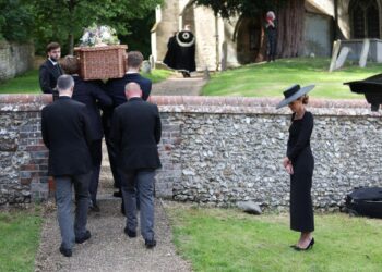 Mourners arrive for Royal Family funeral in Oxfordshire village