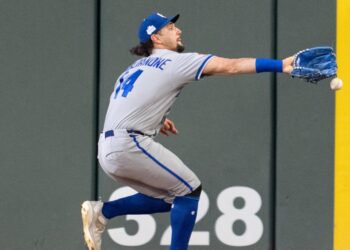Not worth the wait; Royals fall to Twins