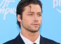 'Off Campus' star Stephen Kalyn poses in shirtless selfie