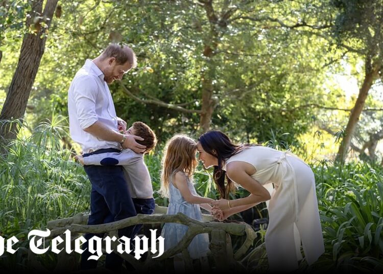 Prince Harry to take children to Diana’s grave