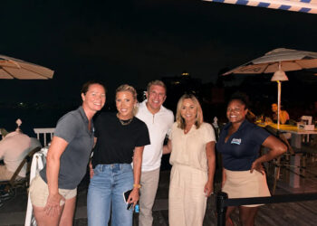 Todd and Julie Chrisley and their daughter Savannah Chrisley stopped by Benny’s on the Beach, posing for a photo along the pier deck with the Atlantic just behind them.