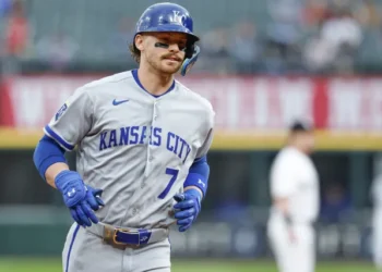 Royals' Bobby Witt Jr. provides a sense of relief after knee injury image