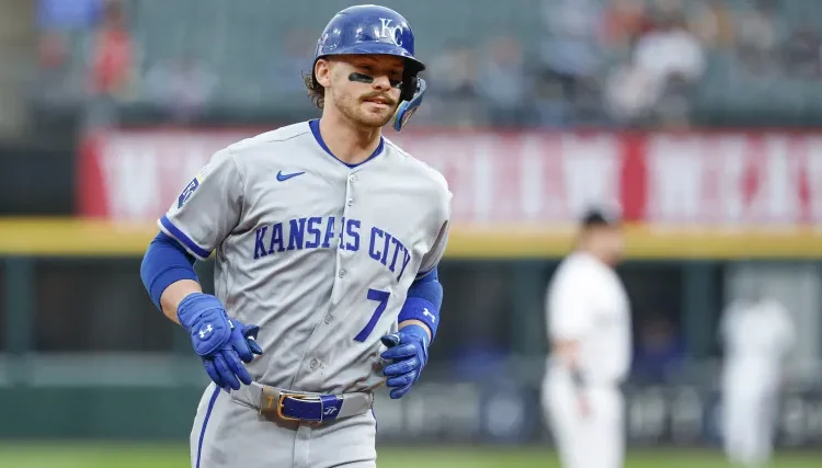 Royals' Bobby Witt Jr. provides a sense of relief after knee injury image