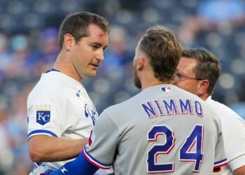 Royals RHP Seth Lugo takes liner off forehead, exits game vs. Rangers - Field Level Media - Professional sports content solutions