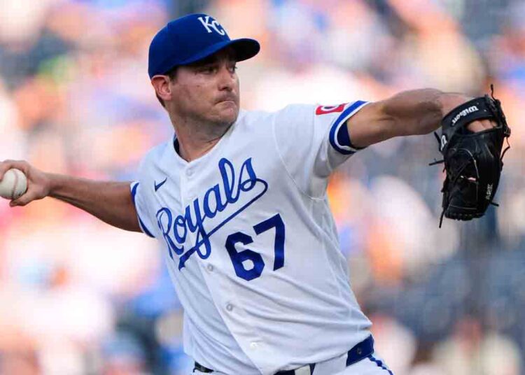 Royals' Seth Lugo exits vs. Rangers after taking line drive off head