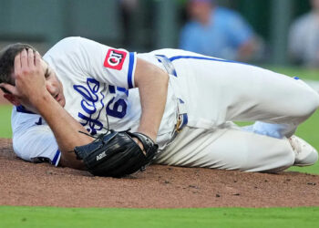 Royals’ Seth Lugo hit with scary 107 mph liner by friend Brandon Nimmo