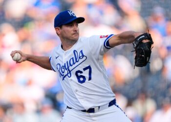 Royals' Seth Lugo leaves game after taking line drive to the head