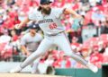 Royals acquire RHP Dobnak from Mariners