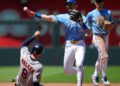 Royals blank Astros to take series finale