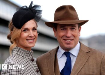 Royals gather in Gloucestershire for Peter Phillips' wedding - BBC