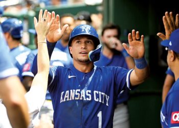 Royals hit four homers to avoid sweep vs. Nationals