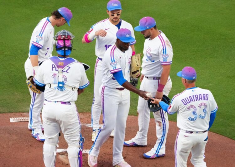 Royals rally falls short as they lose series opener to Astros