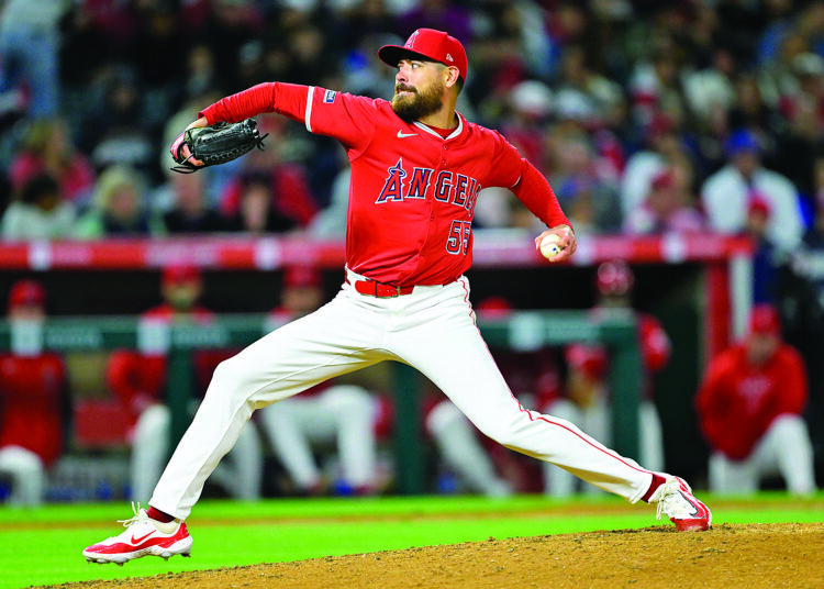 Royals sign LHP Moore to minor-league contract
