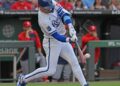 Royals take series opener as offense continues to surge