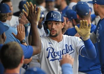 Royals throttle Cards but see Bobby Witt Jr. exit game - Field Level Media - Professional sports content solutions
