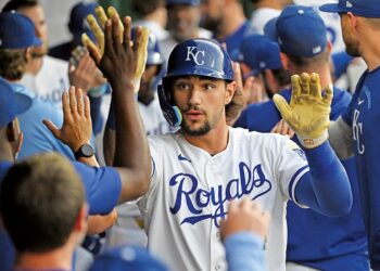 Royals throttle Cards but see Witt Jr. exit game
