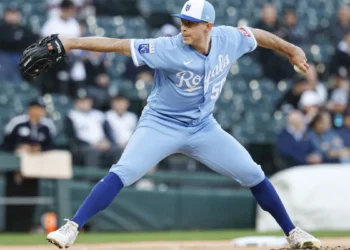 Royals urged to 'capitalize' on starting pitching trade market image