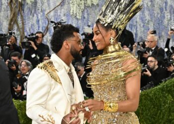 Russell Wilson finalizing deal to join CBS Sports, AP source says | Entertainment