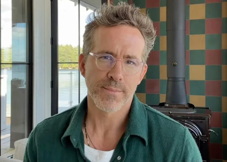 Ryan Reynolds wearing glasses in Mint Mobile Ad.