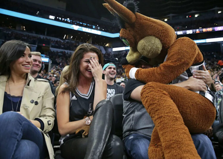 Selena Gomez laughs at the antics of the Coyote during a 2016 game at the AT&T Center. (TOM REEL/SAN ANTONIO EXPRESS-NEWS)
