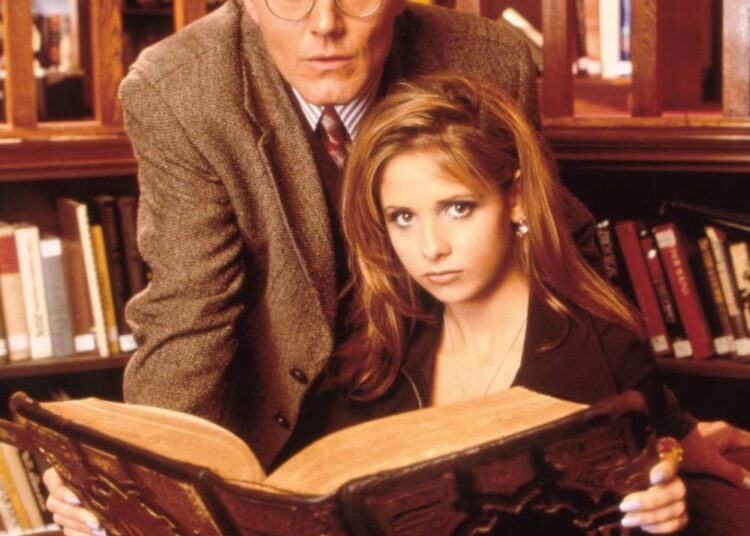 TSDBUTHFE161 Sarah Michelle Gellar Speaks Out on Buffy the Vampire Slayer Costar Anthony Stewart Heads Death