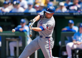 Seager homers as Rangers top Royals 4-2 to reach .500 for the first time since May 1